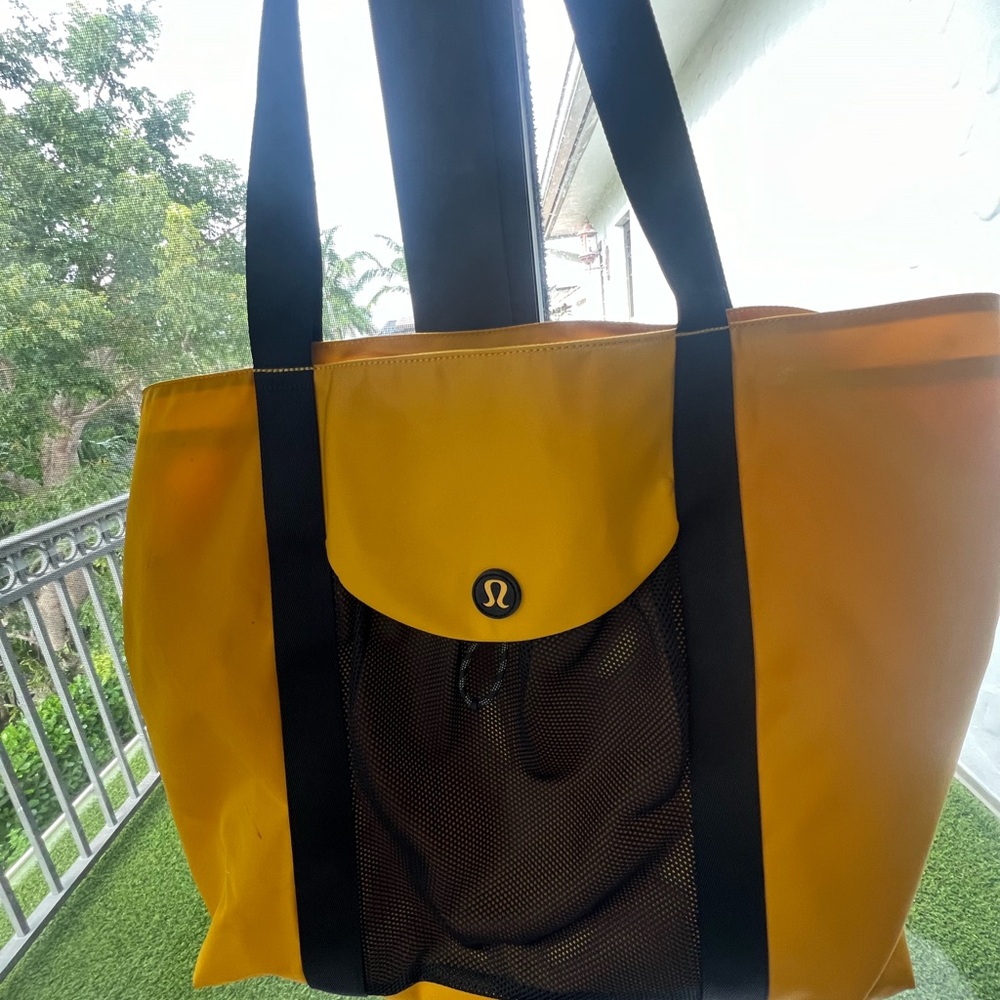 Lululemon Take It On Tote